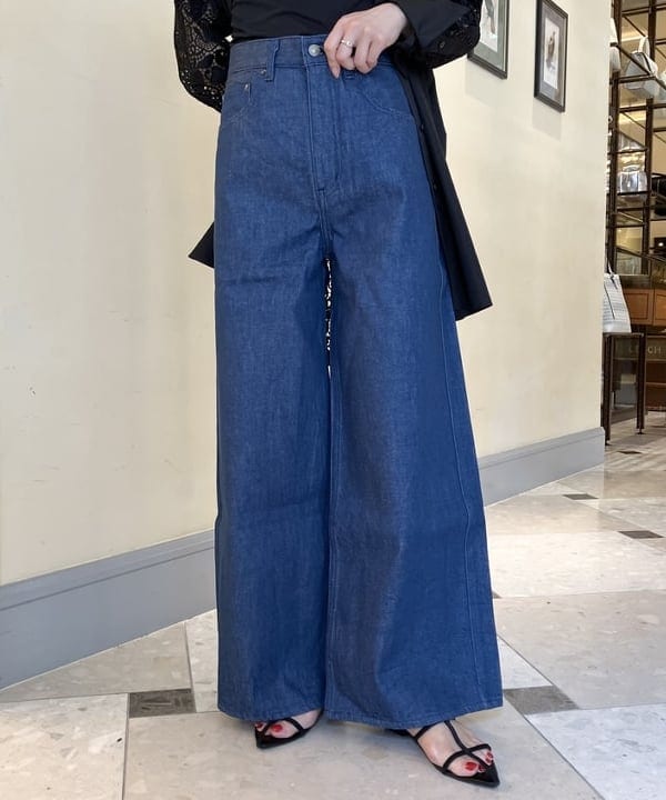 蒲原 捺美さんの「BEAMS WOMEN｜Demi-Luxe BEAMS / レース コンビ シャツ」を使ったコーディネート