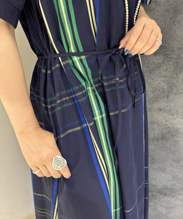 吉野 多恵さんの「BEAMS WOMEN｜BEAMS BOY / 樹脂 パール ロング ネックレス」を使ったコーディネート