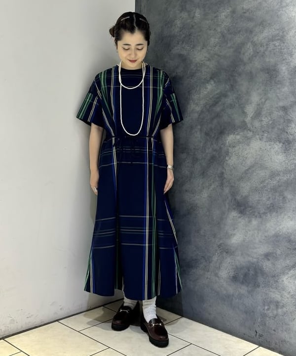 吉野 多恵さんの「BEAMS WOMEN｜BEAMS BOY / 樹脂 パール ロング ネックレス」を使ったコーディネート