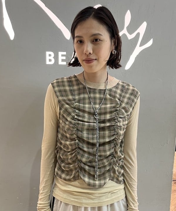 神坂 莉子さんの「BEAMS WOMEN｜メタル ボール シルクコード ネックレス」を使ったコーディネート