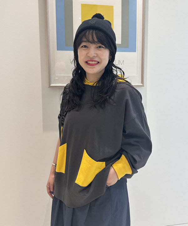 ナガオカ サキさんの「BEAMS WOMEN｜NEW ERA / 別注 ポンポン ワッチキャップ 24AW」を使ったコーディネート