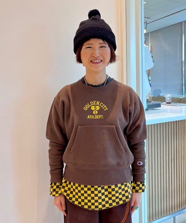 木村 梨香さんの「BEAMS WOMEN｜Champion / 別注 ロゴリバースウィーブ(R) クルーネック スウェット 24AW」を使ったコーディネート