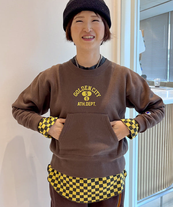 木村 梨香さんの「BEAMS WOMEN｜Champion / 別注 ロゴリバースウィーブ(R) クルーネック スウェット 24AW」を使ったコーディネート
