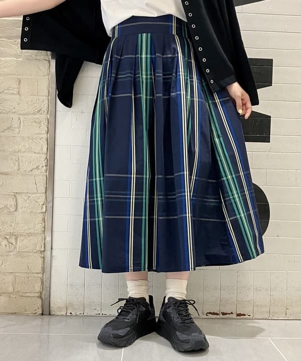 小原 もこさんの「BEAMS WOMEN｜BEAMS BOY /?リングドット カーディガン 24SS」を使ったコーディネート