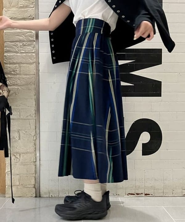 小原 もこさんの「BEAMS WOMEN｜BEAMS BOY /?リングドット カーディガン 24SS」を使ったコーディネート