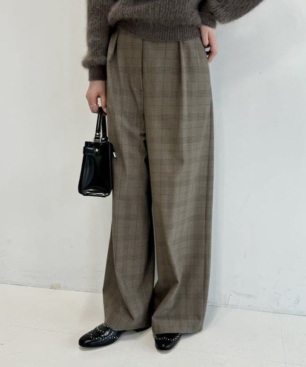 山田 千遥さんの「BEAMS WOMEN｜GIANNI NOTARO / ポリッシュ クロア ハンドバッグ」を使ったコーディネート
