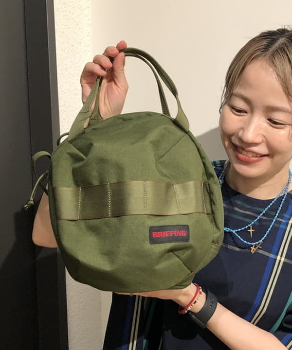 おはぎ(萩原)さんの「BEAMS WOMEN｜BRIEFING &times; BEAMS BOY / 別注 ヘルメット バッグ」を使ったコーディネート