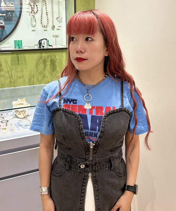 オカベ　アヤカさんの「BEAMS WOMEN｜デニム ジップ キャミ ワンピース」を使ったコーディネート