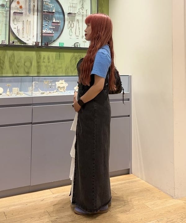 オカベ　アヤカさんの「BEAMS WOMEN｜デニム ジップ キャミ ワンピース」を使ったコーディネート