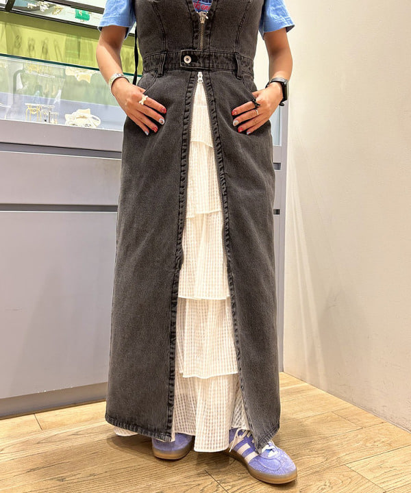 オカベ　アヤカさんの「BEAMS WOMEN｜デニム ジップ キャミ ワンピース」を使ったコーディネート
