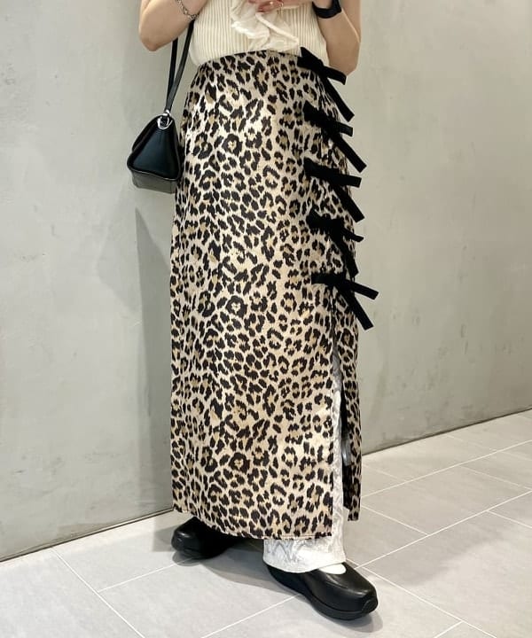 カタヤマ アヤさんの「BEAMS WOMEN｜シアー リブ ラッフル ノースリーブ トップス」を使ったコーディネート