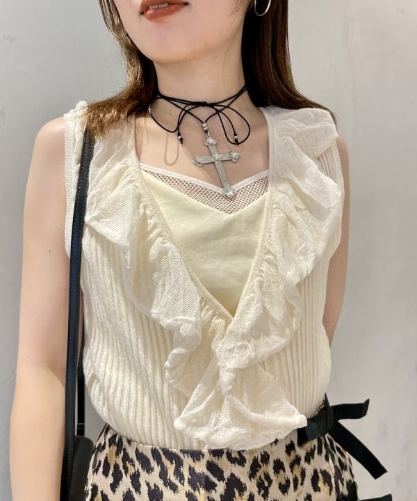 カタヤマ アヤさんの「BEAMS WOMEN｜シアー リブ ラッフル ノースリーブ トップス」を使ったコーディネート