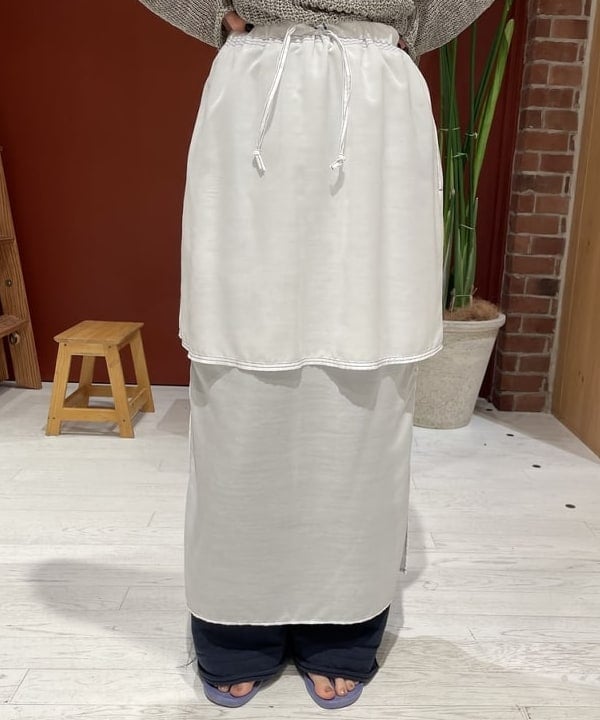 サカサイスズカさんの「BEAMS WOMEN｜maturely / Lawn Layard Stitch Skirt」を使ったコーディネート