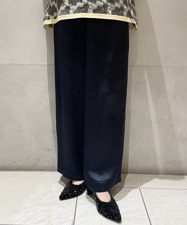高木 菜央さんの「BEAMS WOMEN｜CHRISTIAN VILLA / 別注 スタッズ ボストンバッグ」を使ったコーディネート