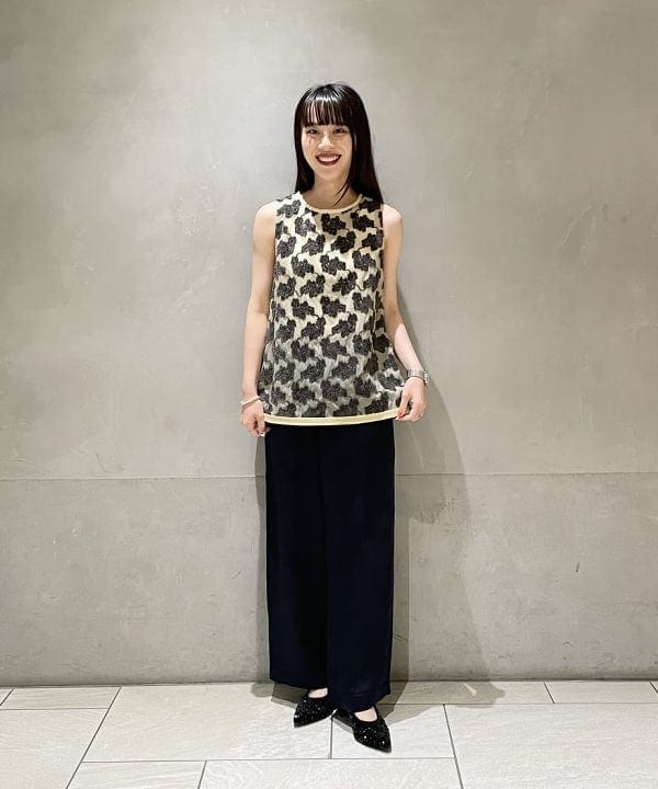 高木 菜央さんの「BEAMS WOMEN｜CHRISTIAN VILLA / 別注 スタッズ ボストンバッグ」を使ったコーディネート
