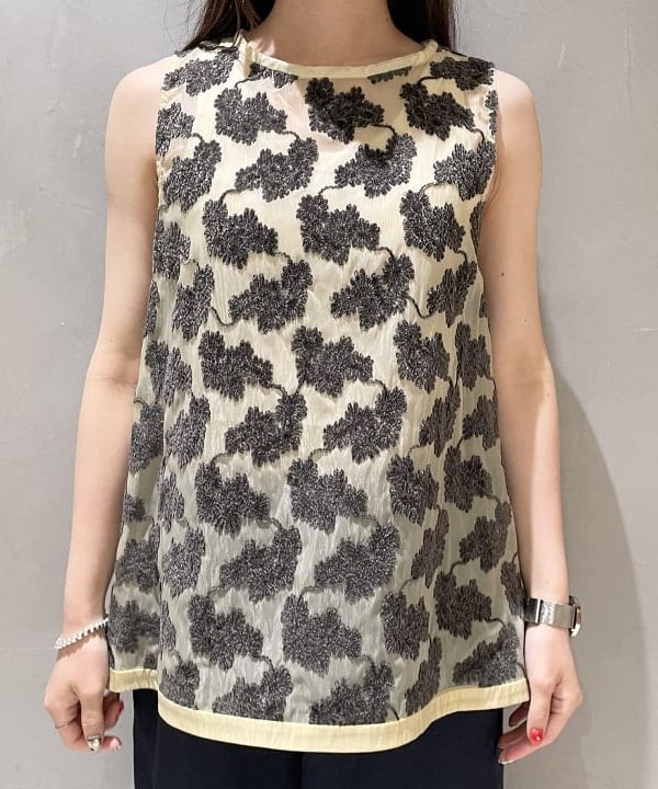 高木 菜央さんの「BEAMS WOMEN｜CHRISTIAN VILLA / 別注 スタッズ ボストンバッグ」を使ったコーディネート