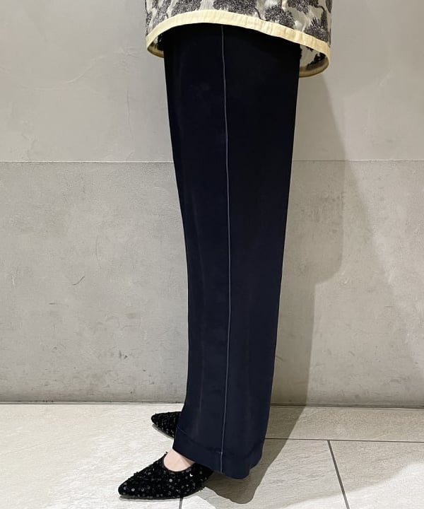 高木 菜央さんの「BEAMS WOMEN｜CHRISTIAN VILLA / 別注 スタッズ ボストンバッグ」を使ったコーディネート