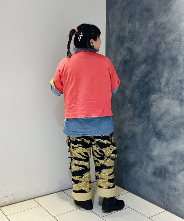 佐藤 歩さんの「BEAMS WOMEN｜WAREHOUSE & CO. &times; BEAMS BOY / 別注 ステンシル リバーシブル Tシャツ」を使ったコーディネート