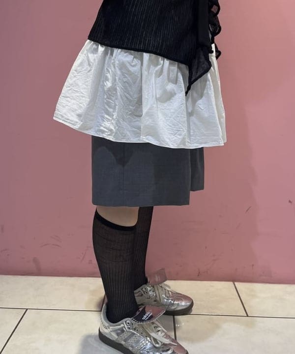 星野 真依さんの「BEAMS WOMEN｜シアー リブ ラッフル ノースリーブ トップス」を使ったコーディネート
