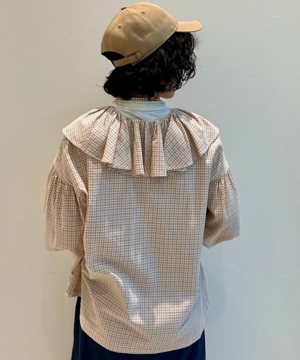 小原 もこさんの「BEAMS WOMEN｜チェック フリルカラー シャツ」を使ったコーディネート