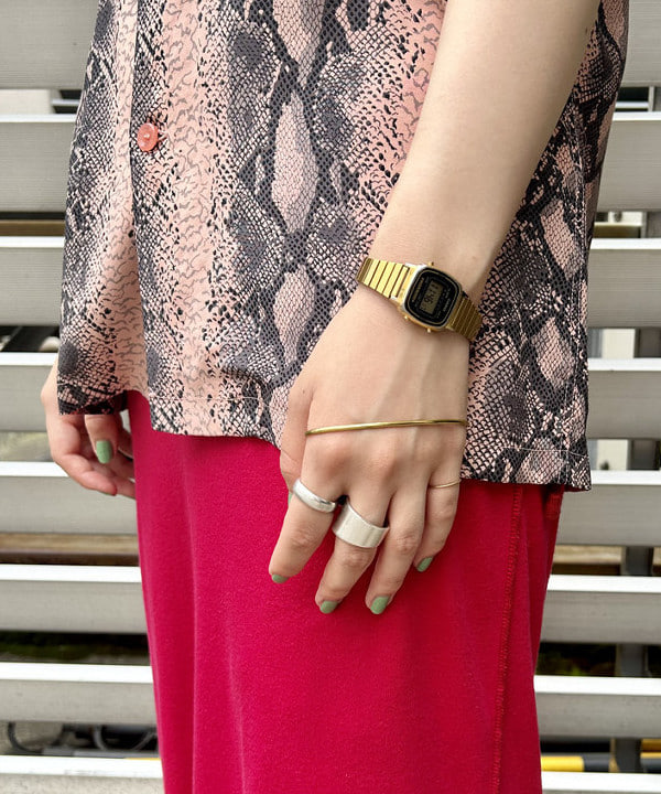 ナツハさんの「BEAMS WOMEN｜BEAMS BOY / GOLDメッキ 0.8mm リング」を使ったコーディネート