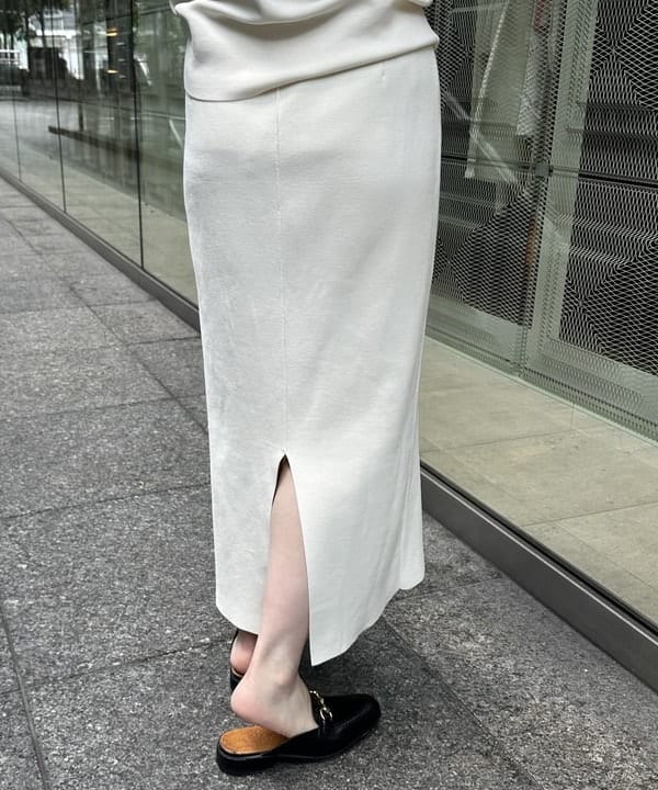 大浦 栞さんの「BEAMS WOMEN｜シンプル ボートネックニット .M」を使ったコーディネート