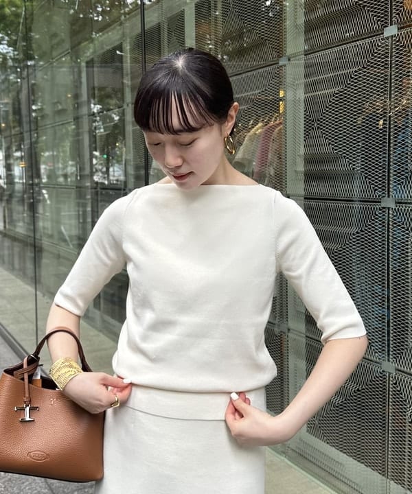 大浦 栞さんの「BEAMS WOMEN｜シンプル ボートネックニット .M」を使ったコーディネート