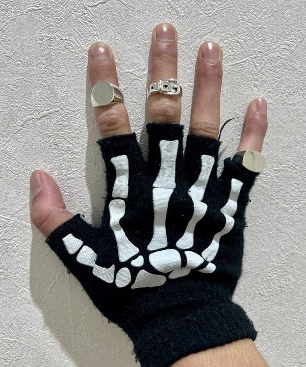 ムファサさんの「BEAMS WOMEN｜XOLO JEWELRY / Buckle Ring」を使ったコーディネート