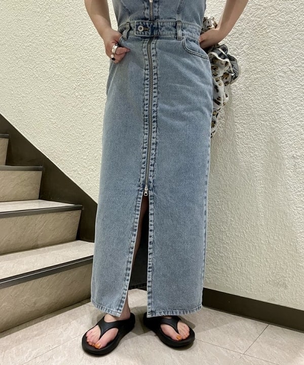 吉田　真実さんの「デニム ジップ キャミ ワンピース」を使ったコーディネート
