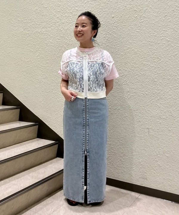 吉田　真実さんの「デニム ジップ キャミ ワンピース」を使ったコーディネート