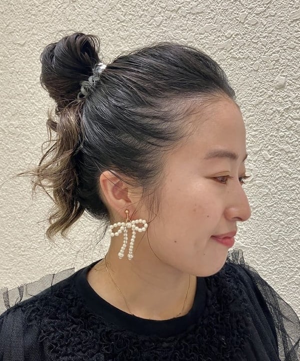 吉田　真実さんの「Ray BEAMS / リボン パール イヤリング」を使ったコーディネート