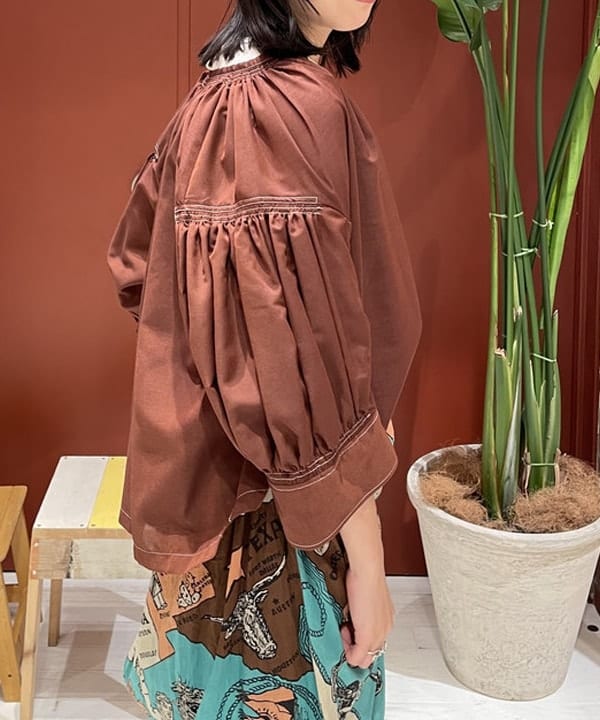 サカサイスズカさんの「BEAMS WOMEN｜maturely / Lawn Gather Stitch Smock」を使ったコーディネート