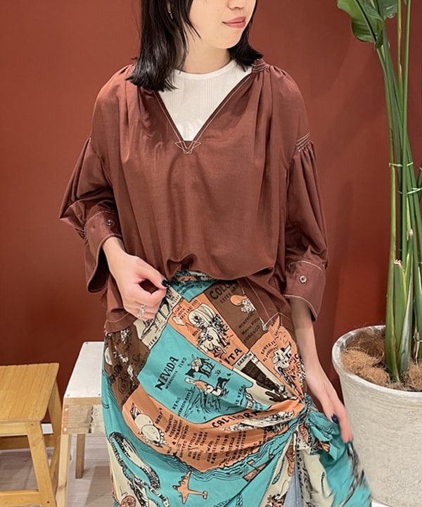 サカサイスズカさんの「BEAMS WOMEN｜maturely / Lawn Gather Stitch Smock」を使ったコーディネート