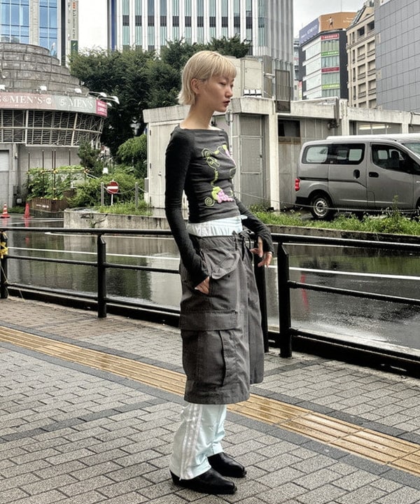 シミズ ネネさんの「BEAMS WOMEN｜BEAMS / ビッグ 6ポケット カーゴ ショーツ」を使ったコーディネート