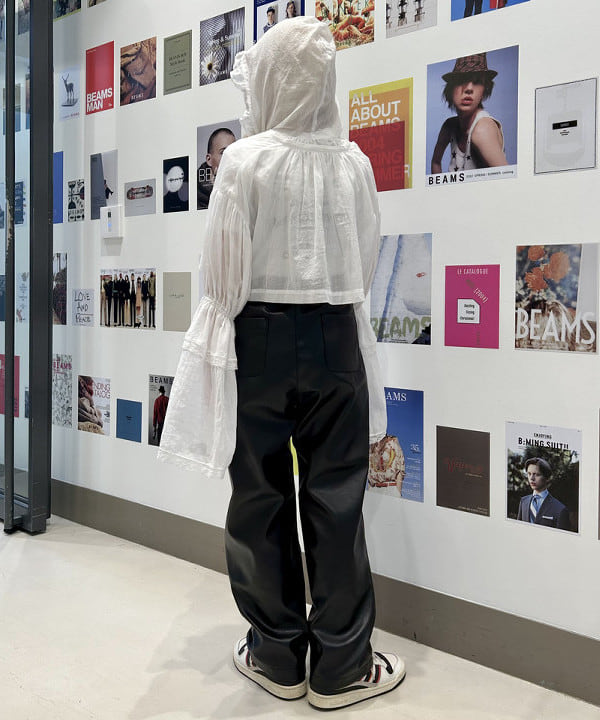 ナツハさんの「BEAMS WOMEN｜maturely / フェイクレザー フック イージーパンツ」を使ったコーディネート