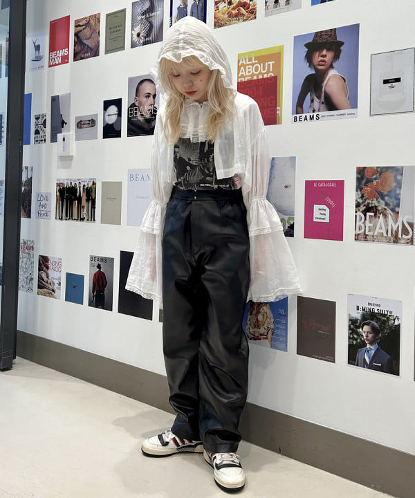 ナツハさんの「BEAMS WOMEN｜maturely / フェイクレザー フック イージーパンツ」を使ったコーディネート