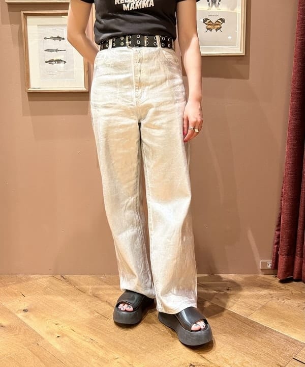 庭野 優紀さんの「箔プリント デニムパンツ」を使ったコーディネート