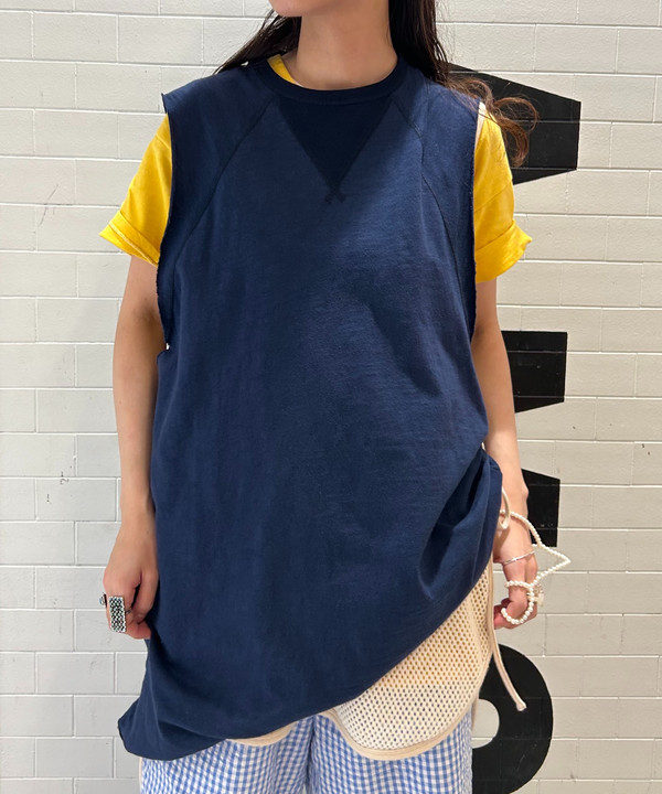 清水 彩乃さんの「BEAMS WOMEN｜Vガゼット ノースリーブ ワンピース」を使ったコーディネート