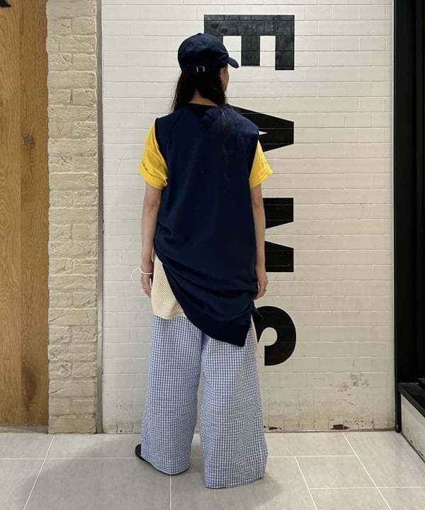 清水 彩乃さんの「BEAMS WOMEN｜Vガゼット ノースリーブ ワンピース」を使ったコーディネート