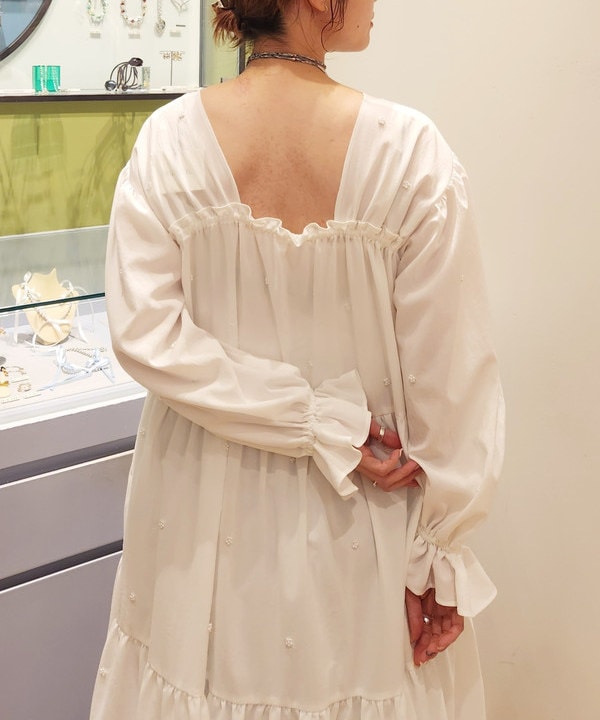 saori KATOさんの「BEAMS WOMEN｜メタル ボール シルクコード ネックレス」を使ったコーディネート