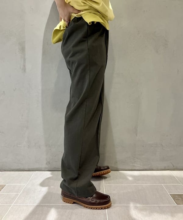 小原 もこさんの「BEAMS WOMEN｜Vガゼット ノースリーブ ワンピース」を使ったコーディネート