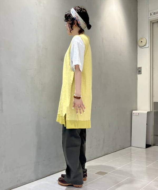 小原 もこさんの「BEAMS WOMEN｜Vガゼット ノースリーブ ワンピース」を使ったコーディネート