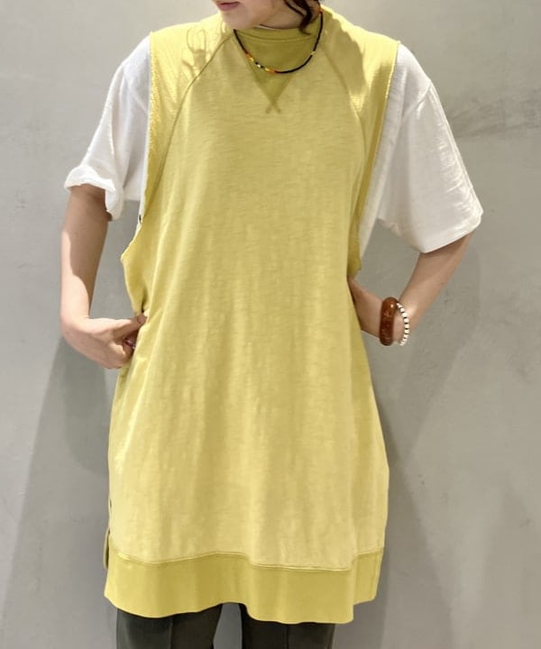 小原 もこさんの「BEAMS WOMEN｜Vガゼット ノースリーブ ワンピース」を使ったコーディネート