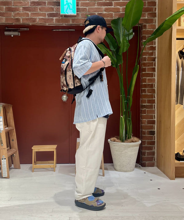 新里 京介さんの「BEAMS WOMEN｜BEAMS / ドビー オープンカラー シャツ」を使ったコーディネート