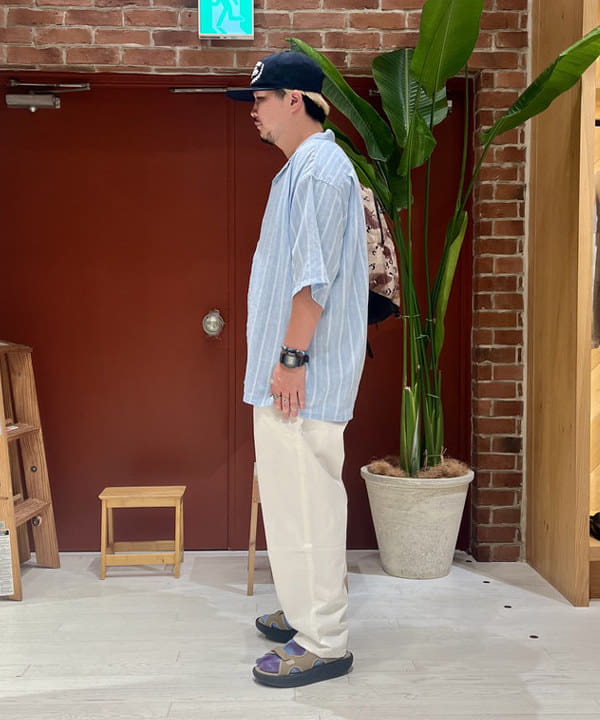 新里 京介さんの「BEAMS WOMEN｜BEAMS / ドビー オープンカラー シャツ」を使ったコーディネート