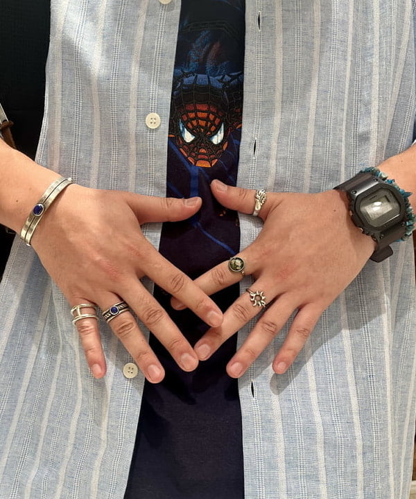 新里 京介さんの「BEAMS WOMEN｜BEAMS / ドビー オープンカラー シャツ」を使ったコーディネート