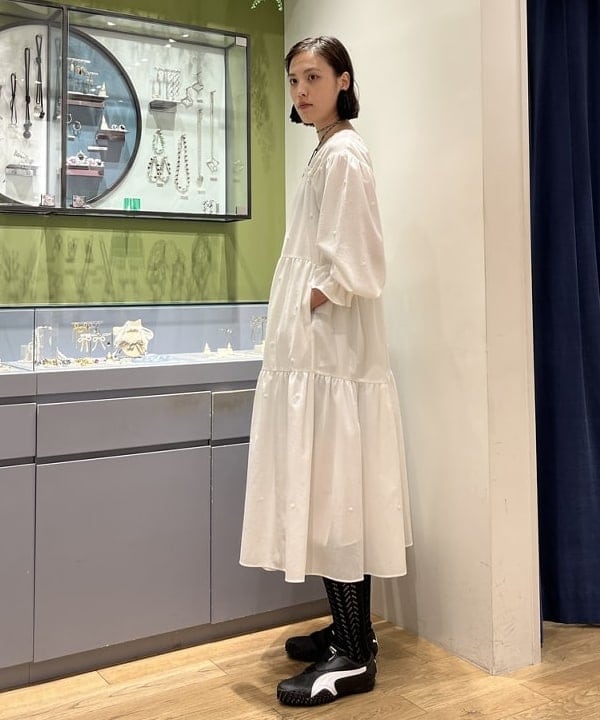 神坂 莉子さんの「BEAMS WOMEN｜メタル ボール シルクコード ネックレス」を使ったコーディネート