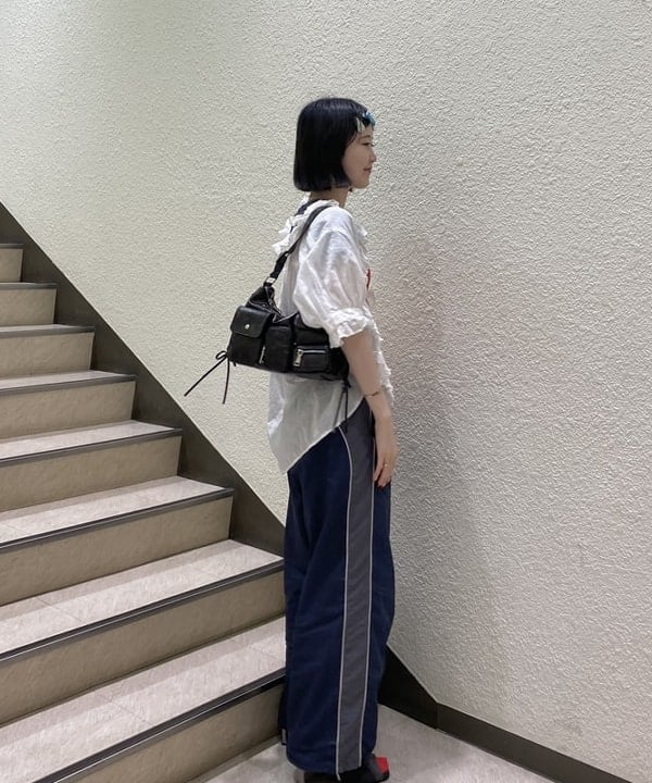 め　め　こさんの「Ray BEAMS / パイピング トラック パンツ」を使ったコーディネート
