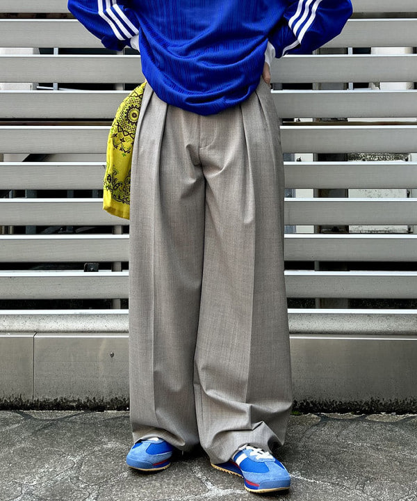 ナツハさんの「BEAMS WOMEN｜maturely / 2Way Stretch Tuck Slacks」を使ったコーディネート