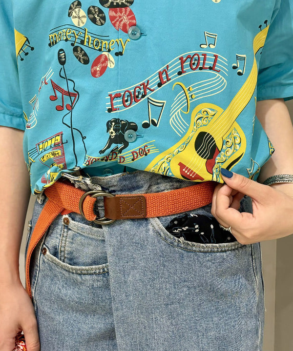 吉野 多恵さんの「BEAMS WOMEN｜BEAMS BOY / イレギュラー バンダナ バッグ」を使ったコーディネート